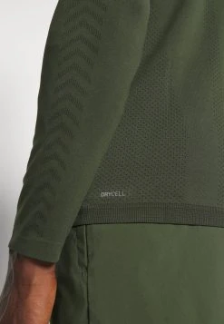 Puma Train Formknit Seamless Tee - Long Sleeved Top - Myrtle 17 Puma Train Formknit Seamless Tee - Long Sleeved Top - Myrtle -Fashion clothing 01c2dc11d39b457ebfccdeef969eca49
