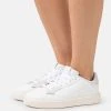 Puma Lajla - Trainers - White/Frosted Ivory -Fashion clothing 094a230fe7684b31a69b6cbca8f3f93b