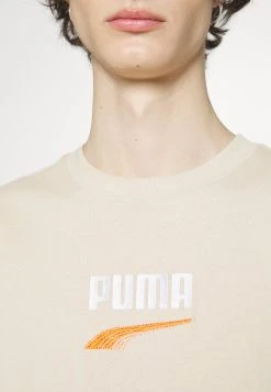 Puma Downtown Logo Tee - Print T-Shirt - Granola -Fashion clothing 0c7ad5c3e41d4dd89d4b375c187fe2b5