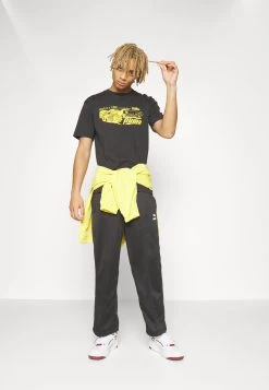 Puma Staple Graphic Tee - Print T-Shirt - Black -Fashion clothing 1746e563a3da4d1caff3873c561136a1