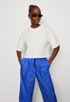 Puma Classics Oversized - Basic T-Shirt - Off-White -Fashion clothing 2938f5e81e7348ca899ff3946ea83573