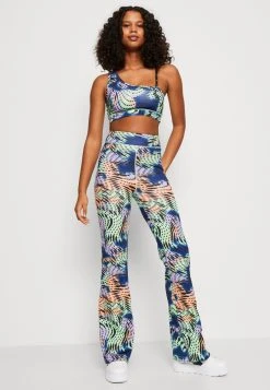 Puma Dare To Feelin Xtra Crop - Top - Black -Fashion clothing 303d31ebbbe94691aa941b7c4a61e24c