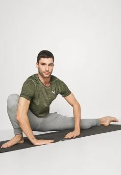 Puma Studio Foundation Wash- Basic T-Shirt - Green Moss -Fashion clothing 319802d672d142c49467e2a6943884f1