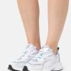 Puma Morphic - Trainers - White/Vivid Violet -Fashion clothing 36e111b2fb0748a6980cc1269a926748