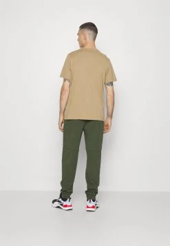 Puma Ess Logo - Print T-Shirt - Toasted -Fashion clothing 441ed3a071b5417480e46d26df3986a3