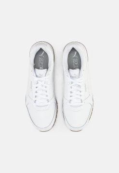 Runner V3 Unisex - Trainers - Puma White/Puma White/Gum -Fashion clothing 499bbf50fb6d45a88ddac643972e4f9e