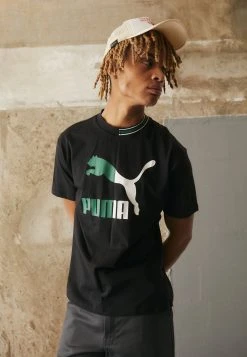 Puma Classics Archive Remaster Tee - Print T-Shirt - Black -Fashion clothing 5336e6ab39e34e0cbd48fbd1e908e5ca