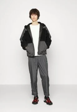 Puma Hooded Jacket - Light Jacket - Schwarz -Fashion clothing 802c9b717545467ebfe4252112290f34