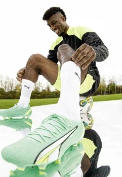 Puma Ultra Ultimate Fg/Ag - Moulded Stud Football Boots - Electric PeppermintWhite Fast Yellow