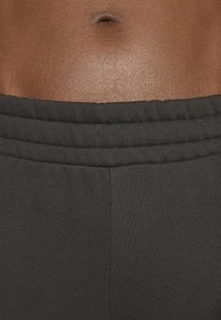 Puma Classic HoodedFl Cl - Tracksuit - Black -Fashion clothing 8958ce23fe9d4f64a8e9bafc2fc44176