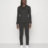 Puma Classic HoodedFl Cl - Tracksuit - Black -Fashion clothing 8b9f1c2a42614379b9eba5d6126586b2