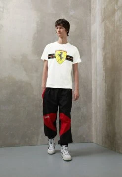 Puma Ferrari Race Heritage Big Shield Tee - Print T-Shirt - Warm White -Fashion clothing 958e5a3684b54cd889ff03d52312d5b5