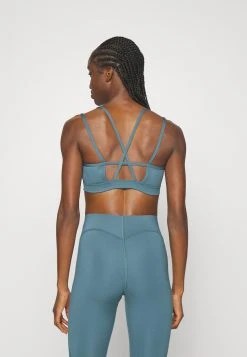 Puma Pamela Reif Strap Bra - Light Support Sports Bra - Green -Fashion clothing 96d53ef818114c85ab5ba7cbd1a04677