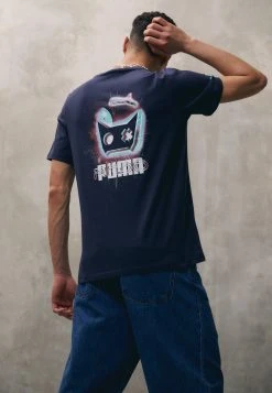 Puma Gaming Icon Tee - Print T-Shirt - Parisian Night 18 Puma Gaming Icon Tee - Print T-Shirt - Parisian Night -Fashion clothing a56a3736e17d47d8864a5655c4fe54b5