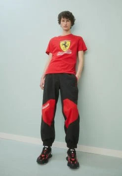 Puma Ferrari Race Big Shield Tee Heritage - Print T-Shirt - Rosso Corsa -Fashion clothing dc7ebdd26c14463d97975da1a5984124