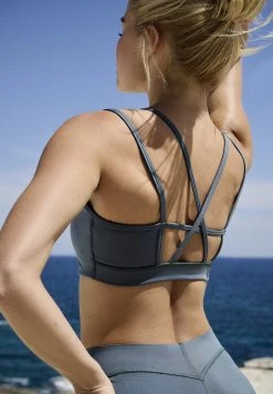 Puma Pamela Reif Strap Bra - Light Support Sports Bra - Green